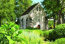 Vue du jardin de la chapelle