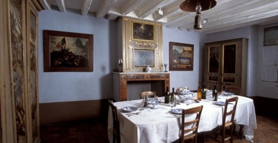 Intérieur salle à manger.